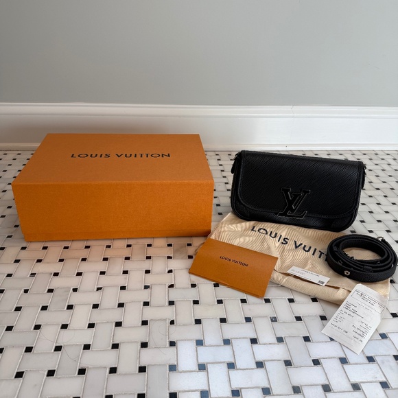 Louis Vuitton BUCI Crossbody - Picture 3 of 12